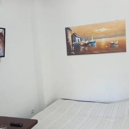 Studio In 34516 *